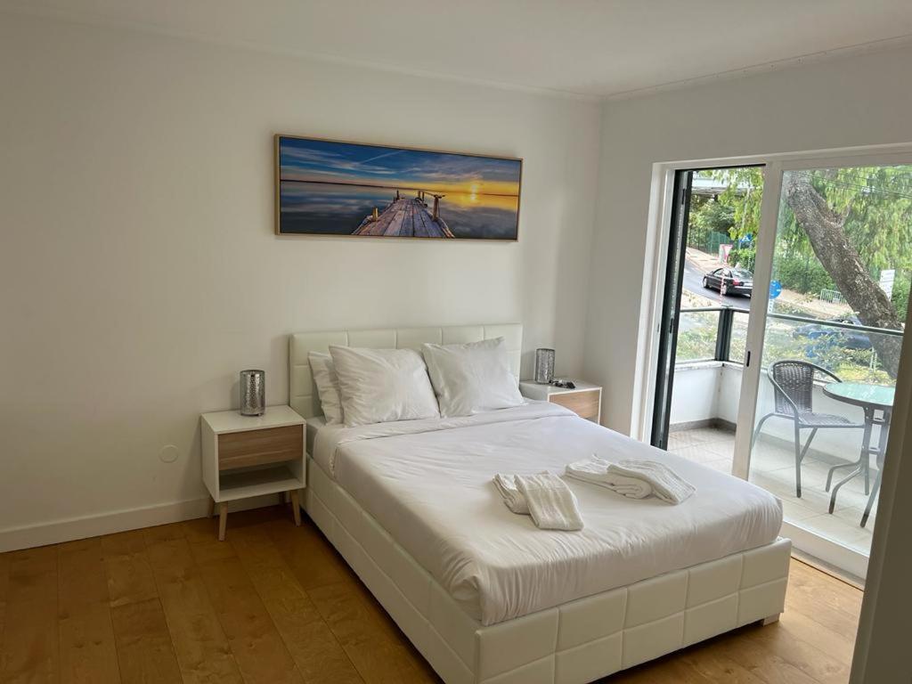 Oieras Beach Suite 2 - Large Double Room With En-Suite Bathroom And Balcony Oeiras Exterior photo
