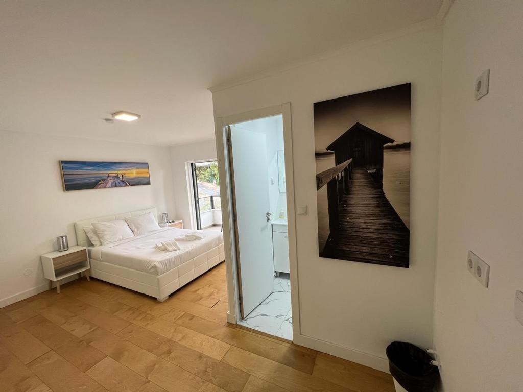 Oieras Beach Suite 2 - Large Double Room With En-Suite Bathroom And Balcony Oeiras Exterior photo